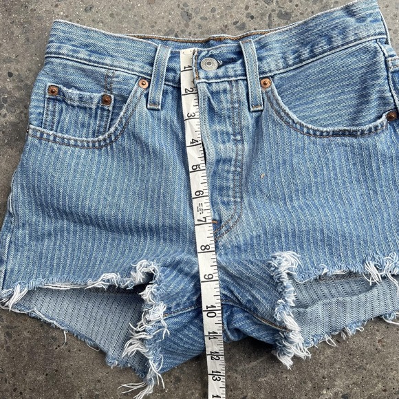 Levis 501 Shorts Womens Small Blue High Rise Distressed Cutoff Denim Jean - Picture 9 of 11